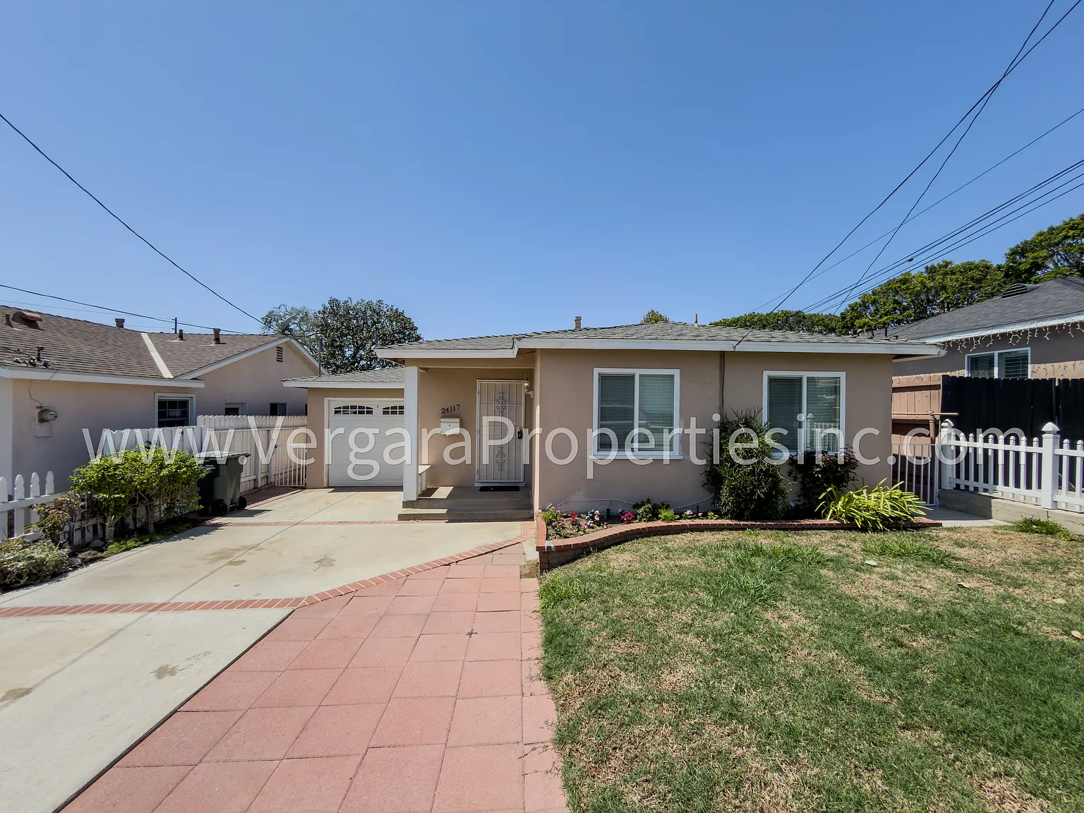 2 bed, 812 sqft, $3,190 — Photo 1
