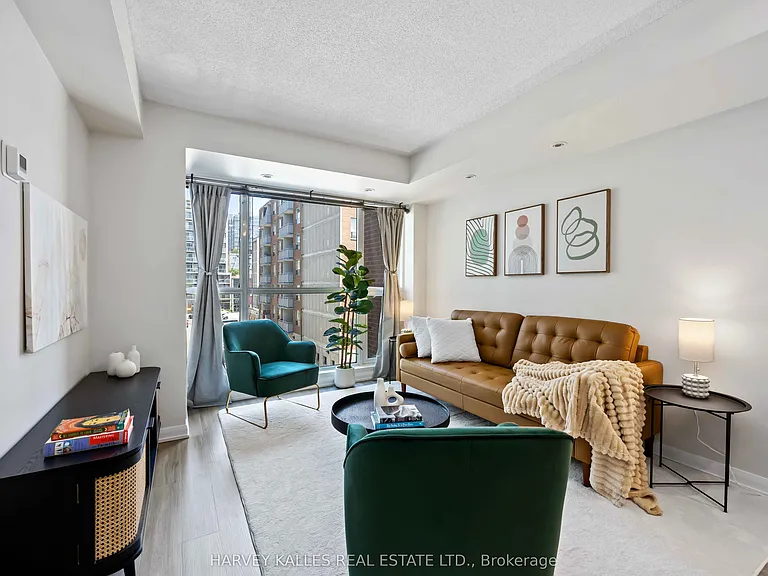18 Beverley St #416 — Photo 16