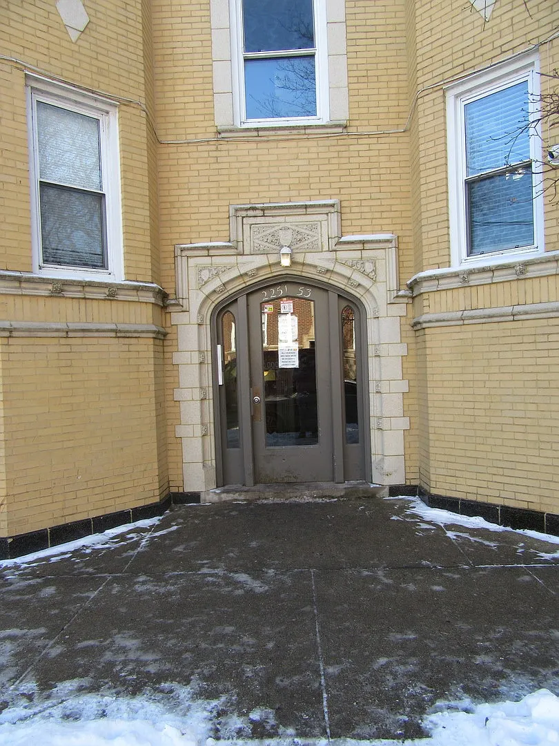 Building Photo - 2251 W Rosemont Ave #1