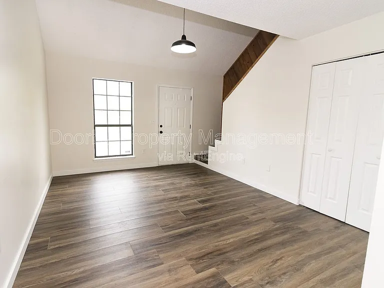 1118 McBrien Rd #B — Photo 3