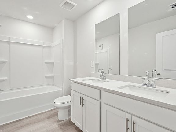 The Dakota floorplan with the Sleek 1 interior package.