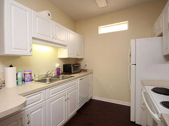 3rd image of 1501 Partin Dr #136