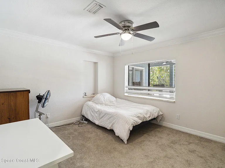 1201 S Shannon Ave — Photo 29