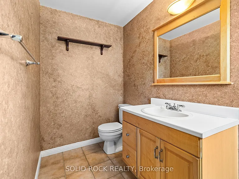 1631 Charbonneau St — Photo 32