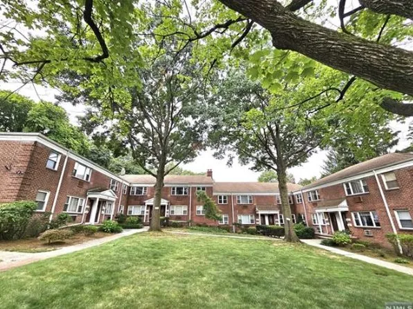 192 Hillside Ave, Leonia, NJ 07605