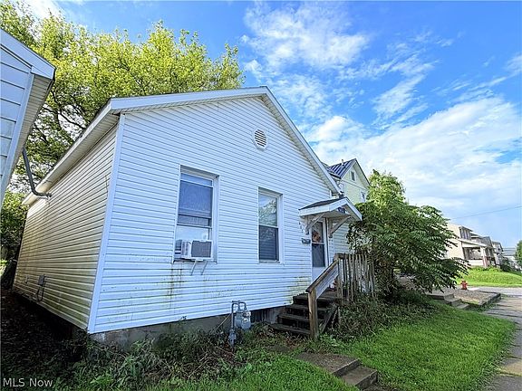 2nd image of 603 Harding Way E