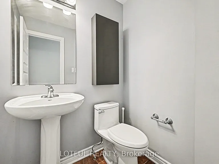 2201 Marble Cres — Photo 5