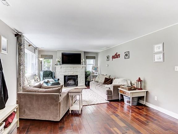 4th image of 593 Acorn Dr