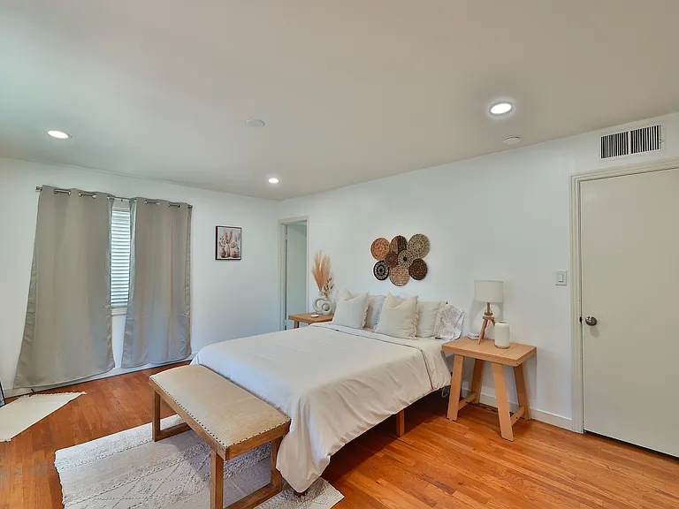 1020 Orange St — Photo 15