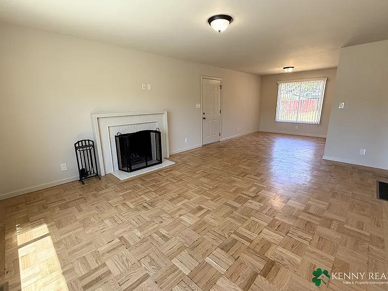 134 Hilton Ave — Photo 3