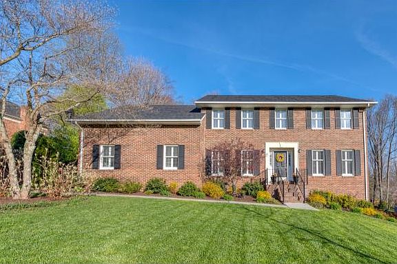2nd image of 204 Woodbriar Dr