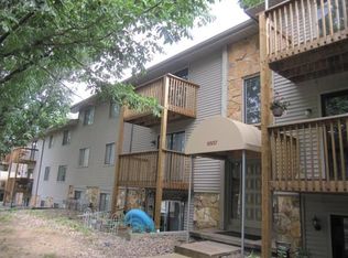 9557 University Ave APT 24, Clive, IA 50325