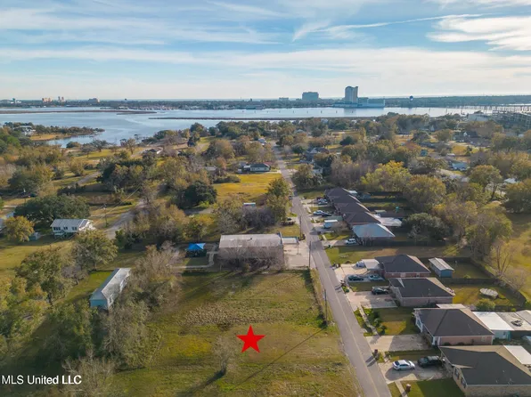 10078 Byrd Ave, Diberville, MS 39540