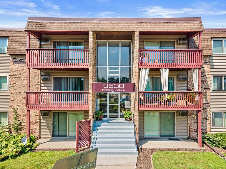 Plymouth Pointe — Photo 10