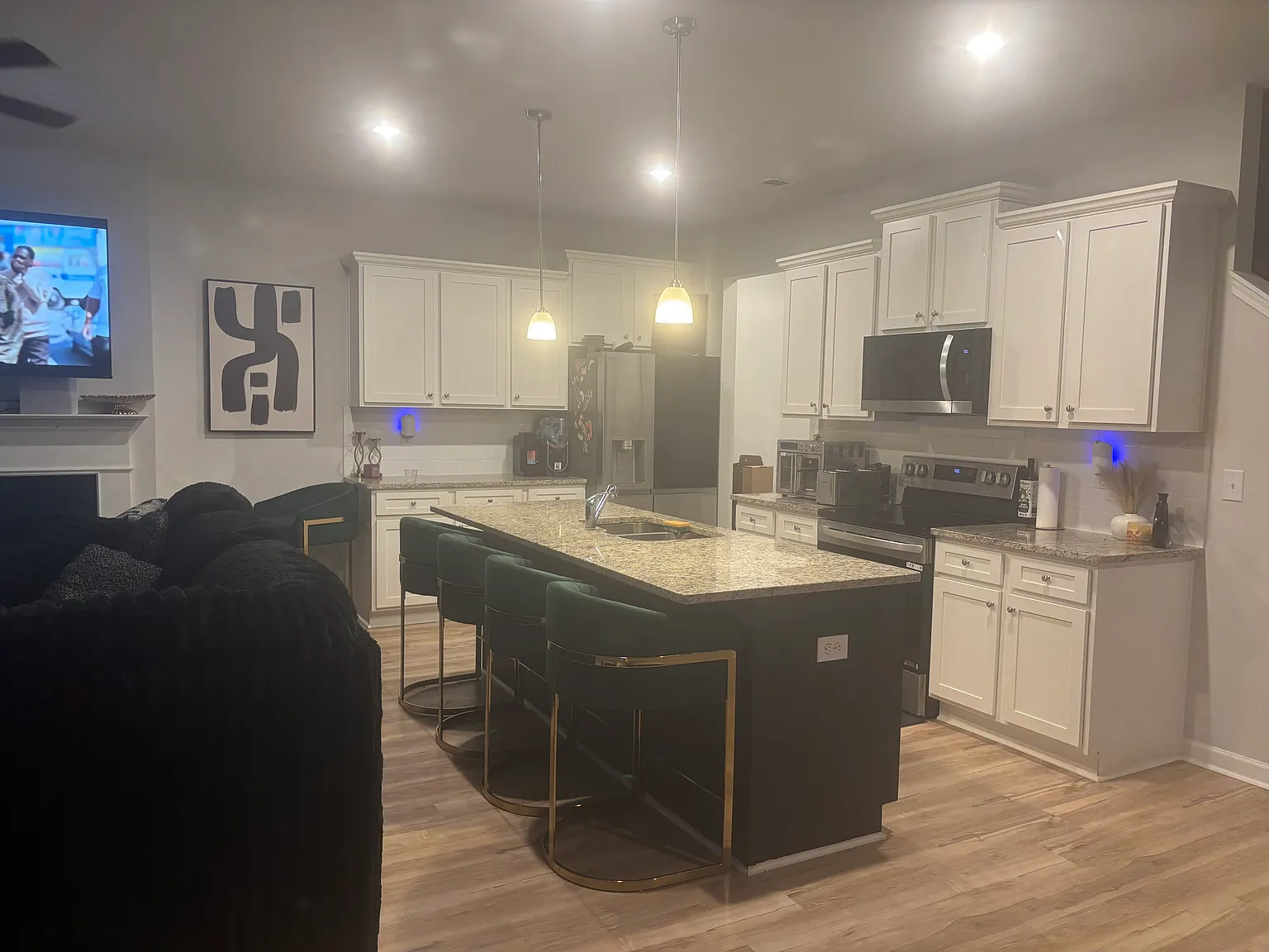 4 bed, 2.5 bath, 1800 sqft, $2,450 — Photo 4