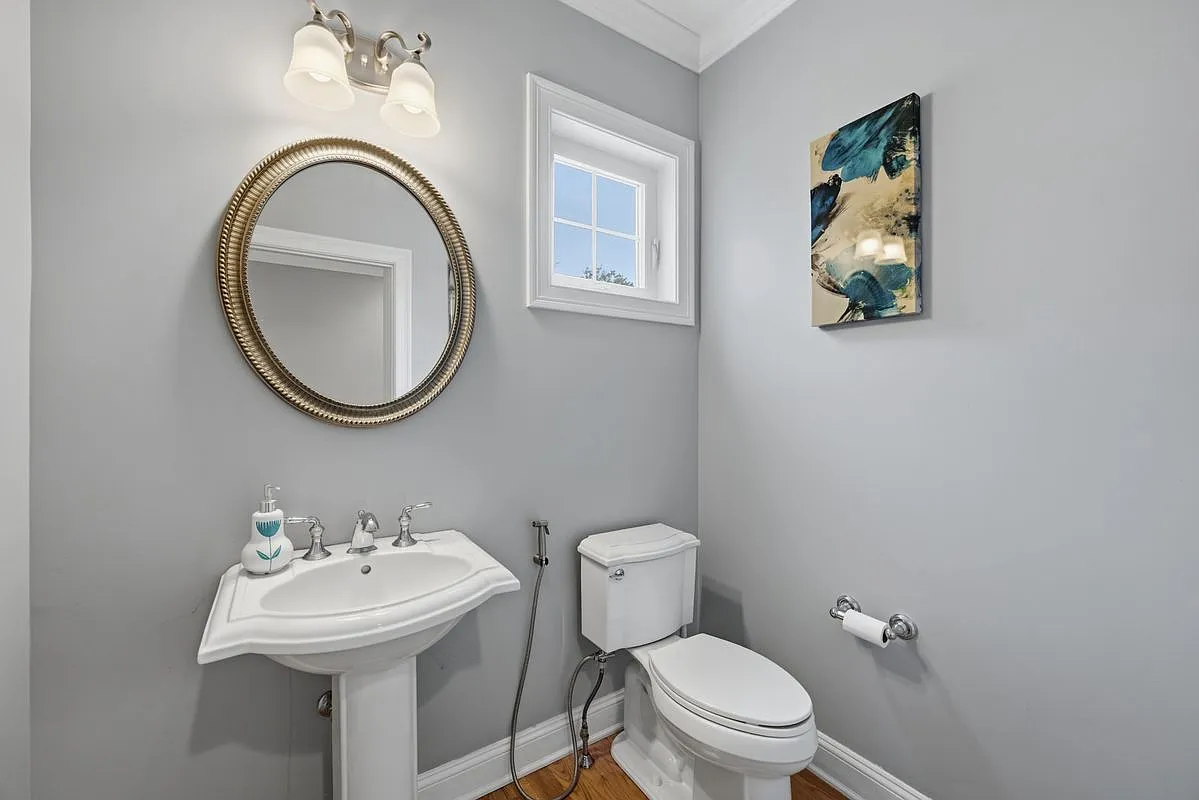 3 bed, 2.5 bath, 1724 sqft, $4,000 — Photo 2