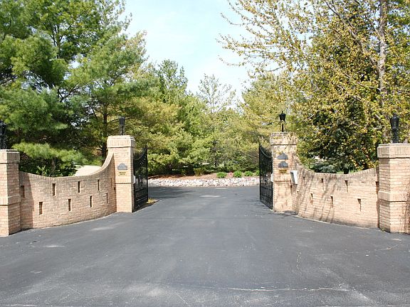 2nd image of 4367 Nicolet Dr