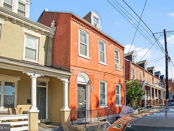 3rd image of 445 Saint Joseph St