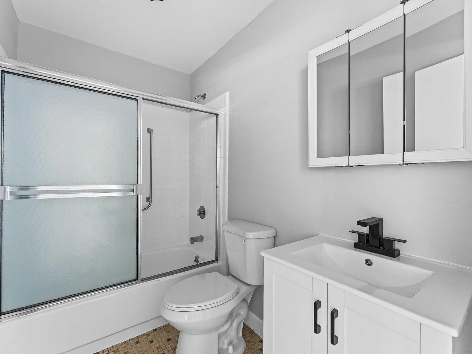2 bed, $1,300 — Photo 3
