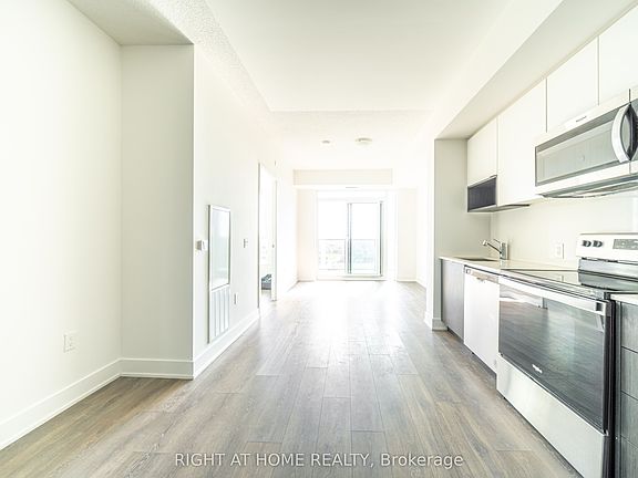 3rd image of 204 Burnhamthorpe Rd E #1310