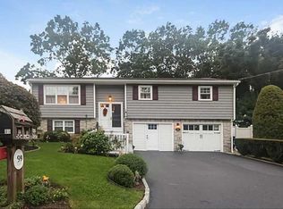 99 Deerfield Dr, West Warwick, RI 02893