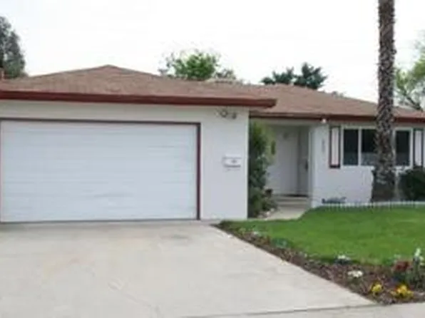 822 W Alamos Ave, Clovis, CA 93612
