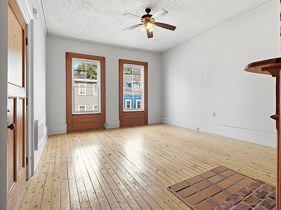 5th image of 2048 Creighton St