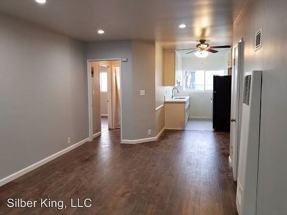 5th image of 111 N Mariposa Ave APT 11