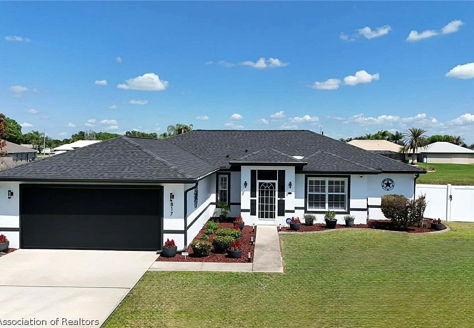 1st image of 817 Holly Dr