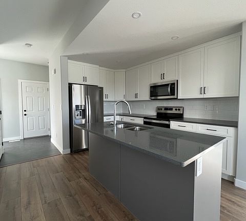 4th image of 860 Brighton Gate
