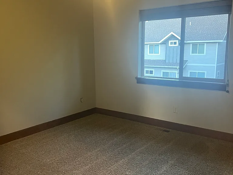 2260 Hoover Way — Photo 3