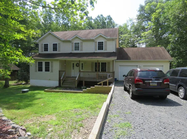 109 Oakenshield Dr, Tamiment, PA 18371