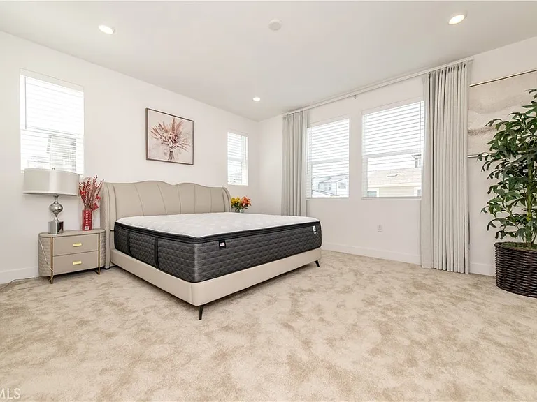 243 Yerba — Photo 21