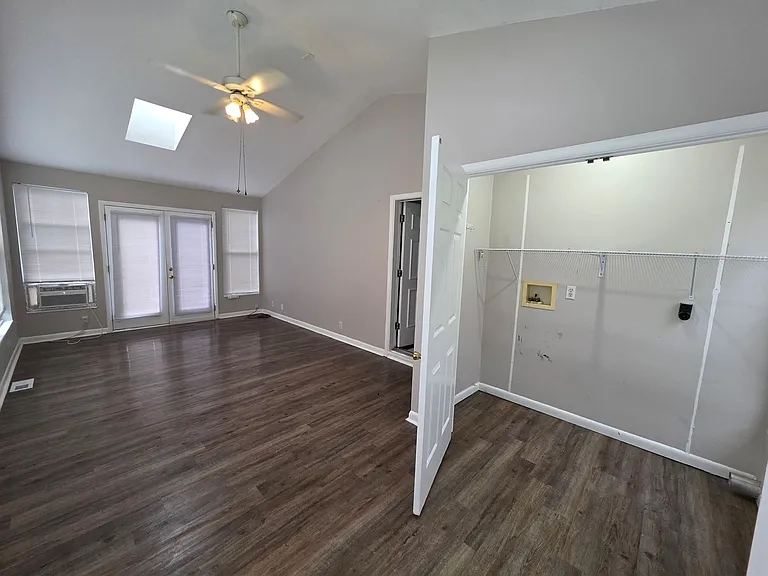 1518 Marwood Ln — Photo 2