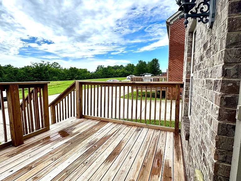 641 Hampton Way #B — Photo 3