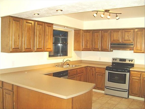 Kitchen photo 1
