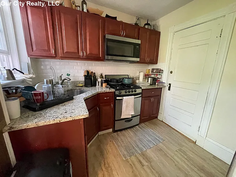 Craigie Cir — Photo 12