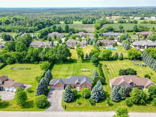 24 George Pipher Ln, Whitchurch Stouffville, ON L4A 1M4