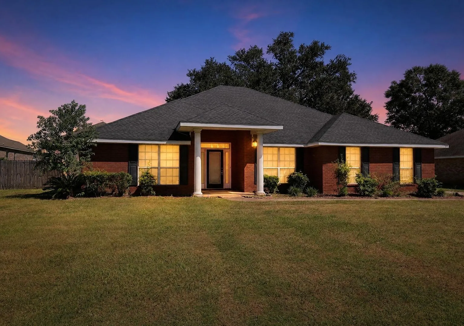Charming 4BR House in Hunters Ridge — Photo 1