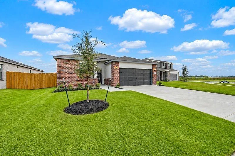 3 bed, 2.0 bath, 1366 sqft, $2,395 — Photo 3