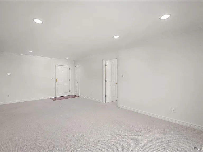 444 Chester St #420 — Photo 8