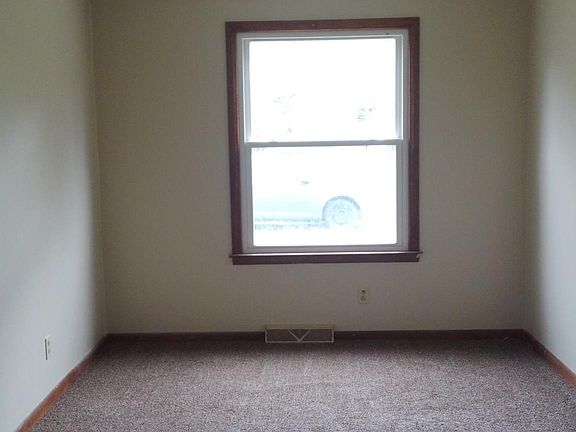 3rd image of 112 N Clover Ave