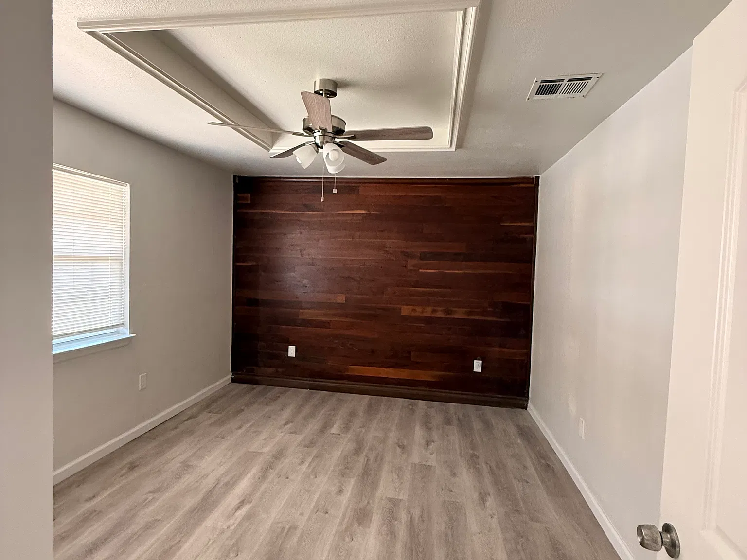 3 bed, 1300 sqft, $1,700 — Photo 2