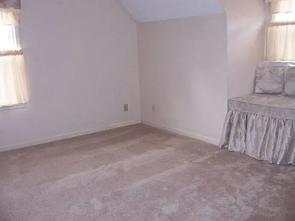 4th image of 2245 Lake Helen Ct