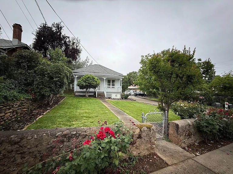 1144 Willis St — Photo 3
