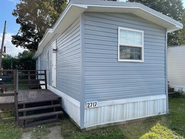 2717 Everett Dr, Erie, PA 16510