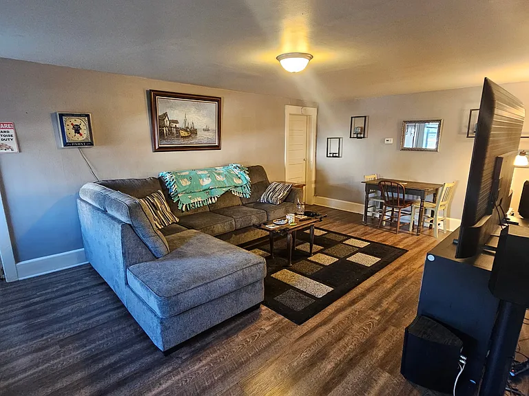 1010 Mills St — Photo 3