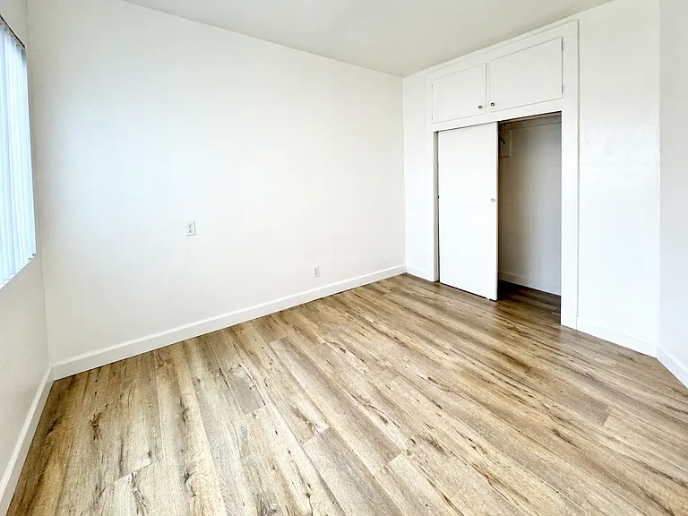 21111 Wood Ave — Photo 17