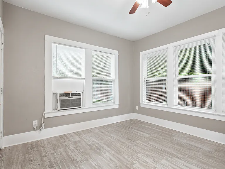 5736 Worth St — Photo 15