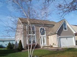 2843 Honeysuckle Ln, Hilliard, OH 43026
